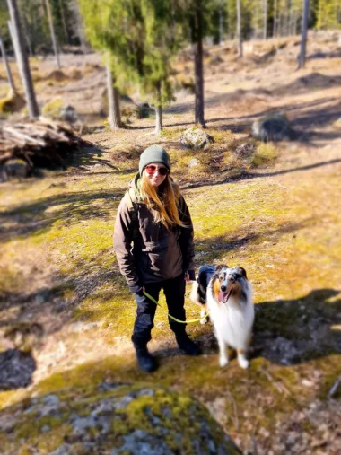 Meistä 10 söpö nainen ja koira yhteiskuvassa