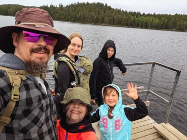 Meistä 26 perhe lossin kyydessä