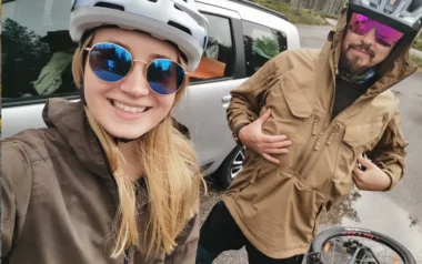 Meistä 48 mies ja nainen ottaa selfietä