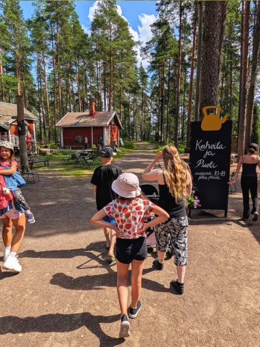 Meistä 41