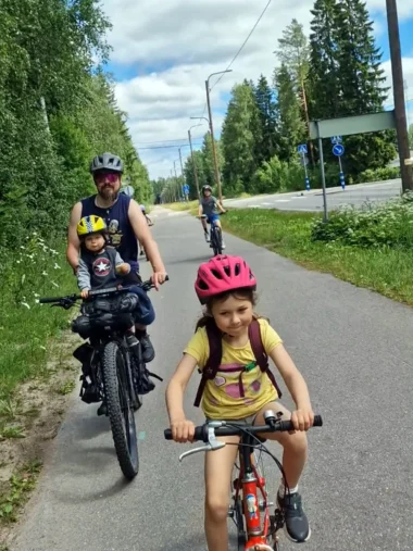 Pyöräkaravaani kulkee Pyöräilijöitä